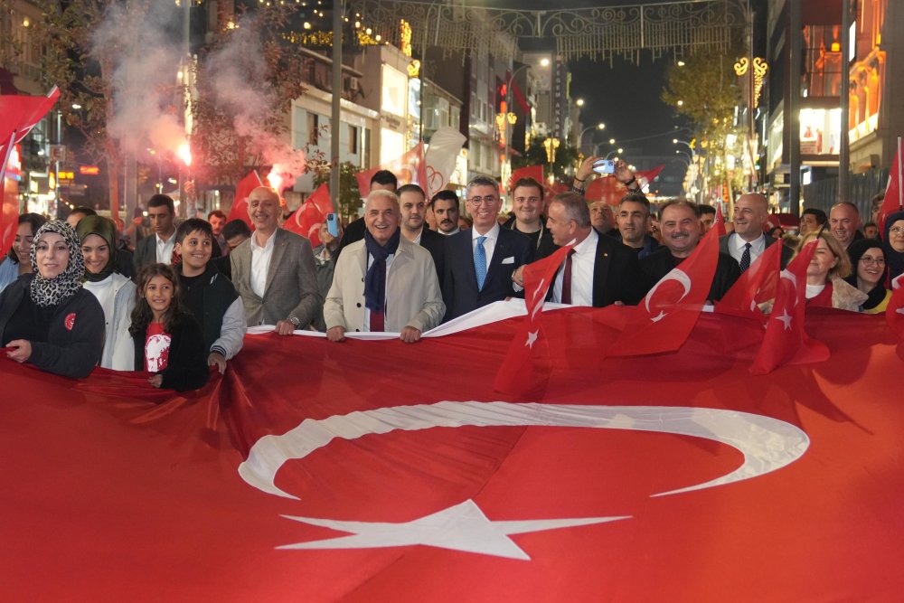 Cumhuriyet’in 101.yılına özel fener alayı yürüyüşü